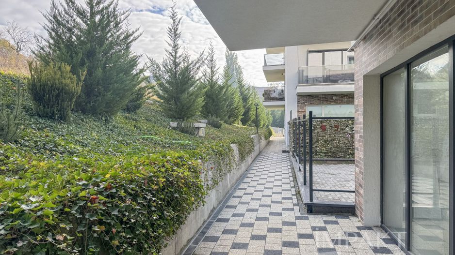 Spatiu comercial de 62 m2 cu terasa de 52 m2 in Borhanci - Poză 1