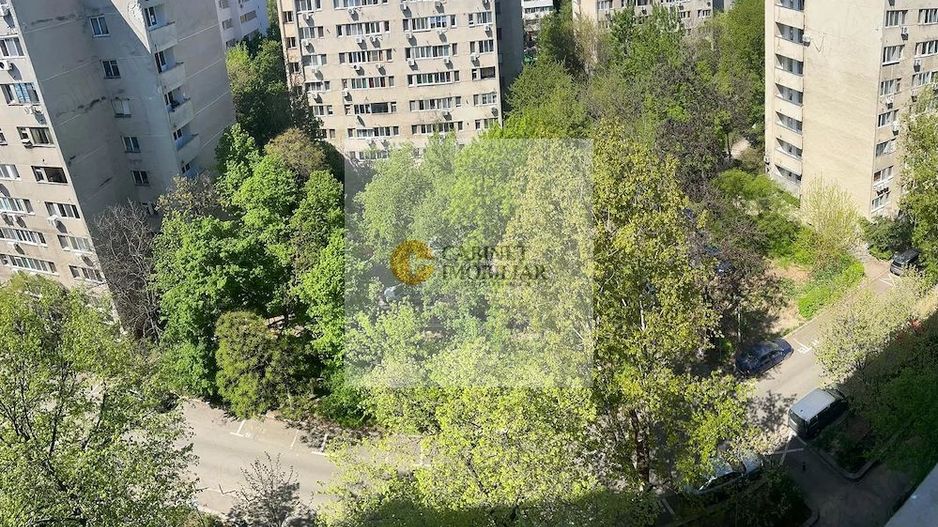 2 camere | Favorit | 56mp | 1982 - Poză 9