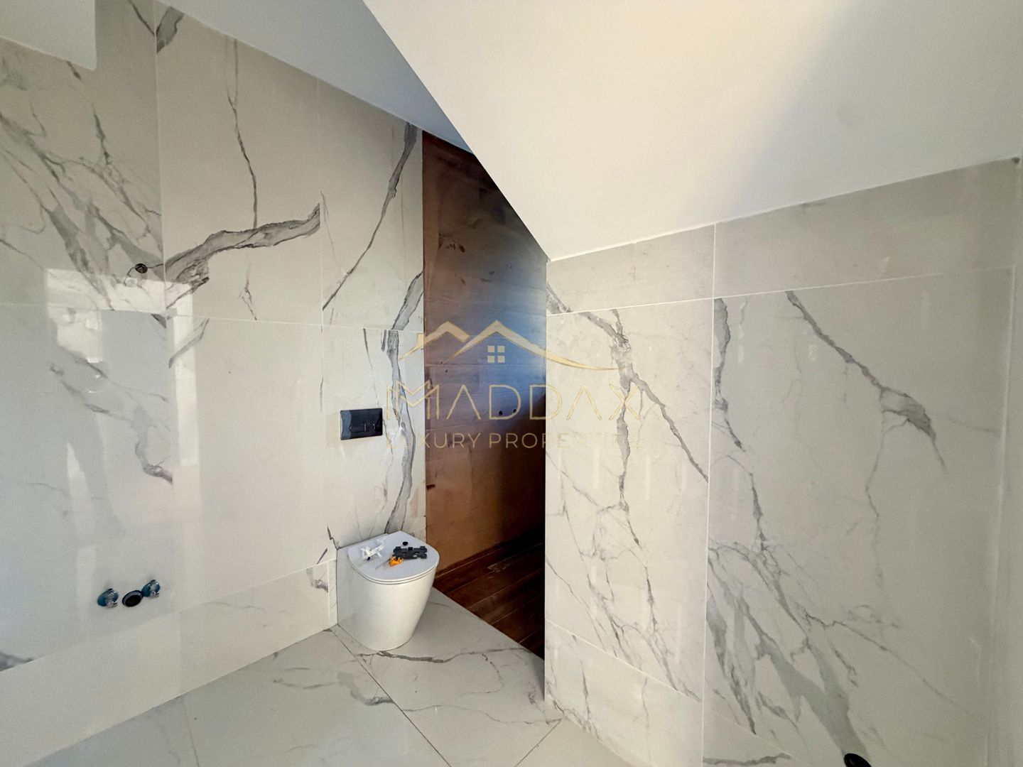 Vila Mediteraneana P+1E // 5 camere / 136 mp utili /garaj / Tunari - Poză 25