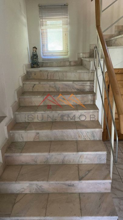 Vila de vanzare, teren 3100 mp, 7 camere, 6 grupuri sanitare, 3 CT, an 1997 - Poză 17