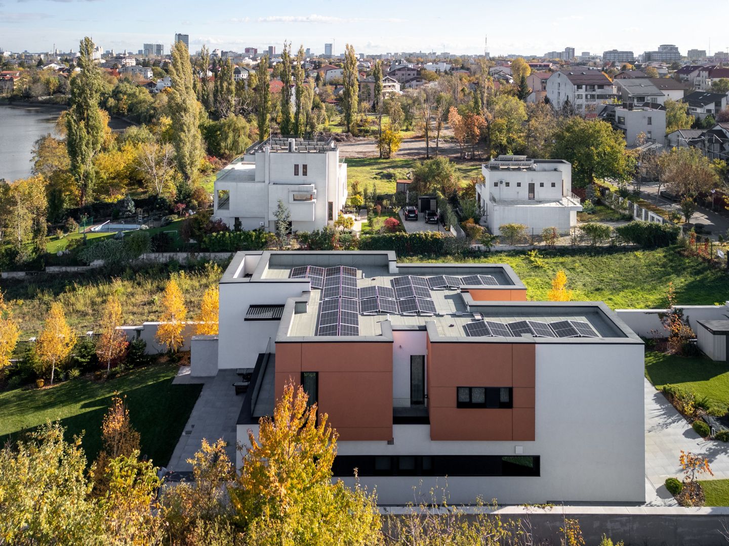 Smart-Home nZEB spectaculoasa Bucuresti Sector 1 cu deschidere lac -teren 2000mp - Poză 8