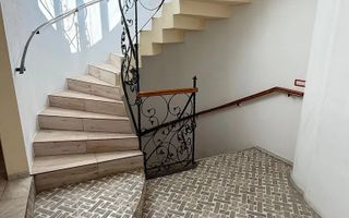 Imobil cu 8 camere, terasă de 60 mp, situat în centrul orașului - Poză 5