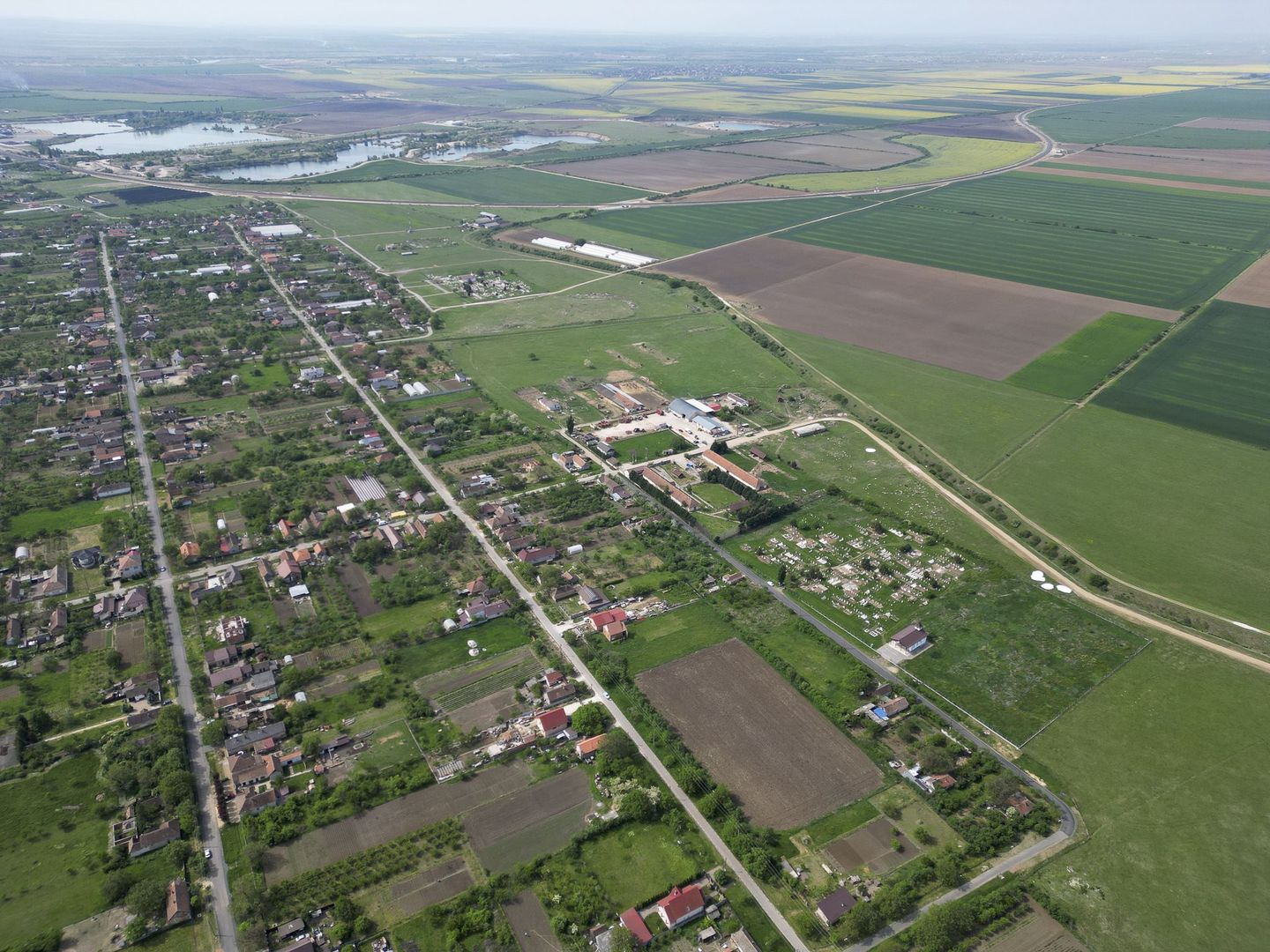 Teren Intravilan de 3,090 mp în Cuvin - Poză 3