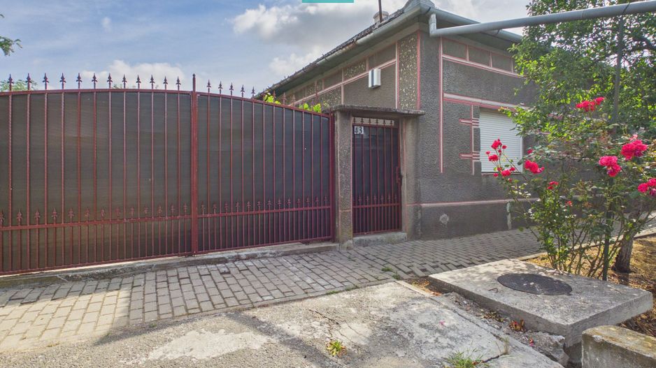 Casă cu 4 camere și teren de 800 mp în Zerind - Poză 2