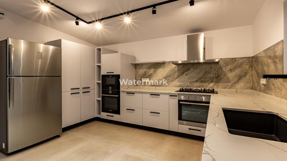 Apartament cu 4 camere de închiriat în zona Alexandru cel Bun - Poză 1