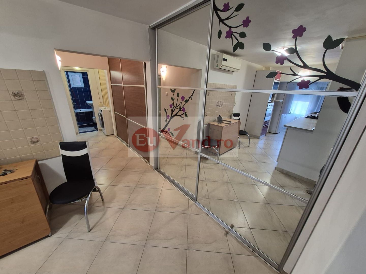 De inchiriat apartament cu 3 camere, etaj 3, Micro 16, 450 euro - Poză 1