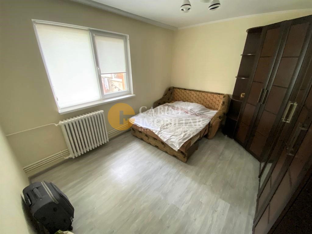 Apartament cu 3 camere decomandat,etaj 3,  zona Alexandru cel Bun - Poză 1
