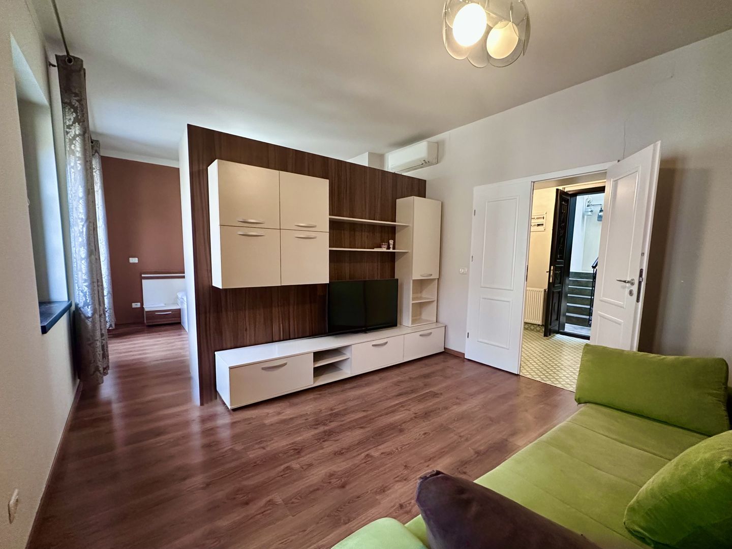 Studio boem de închiriat în zona ultracentrală a Timișoarei - Poză 2