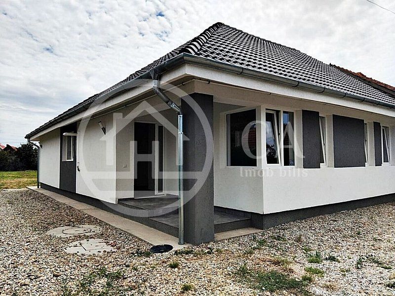 Casa de vanzare cu 4 camere in zona Matei Corvin, Oradea - Poză 1