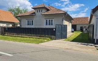 Casă traditională, 3 camere, 1766 mp teren, la asfalt, Vintu de Jos - Poză 1