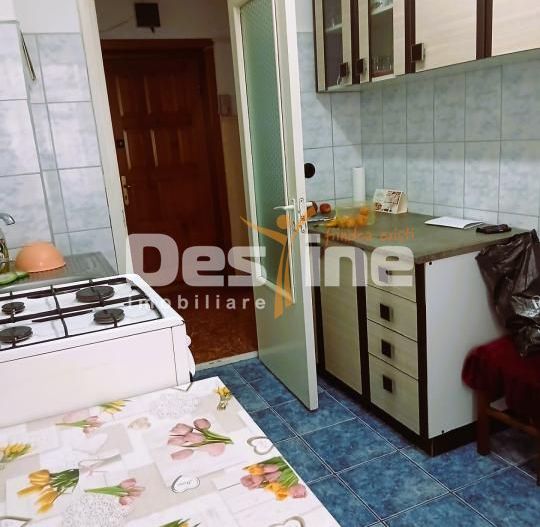 Apartament cu 3 camere de vanzare zona centrala - Poză 6