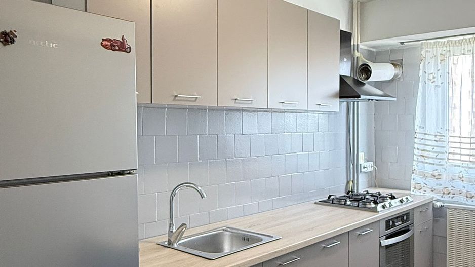 Apartament 3 camere de inchiriat mobilat si utilat, loc parcare,  Iuliu Maniu - Poză 1