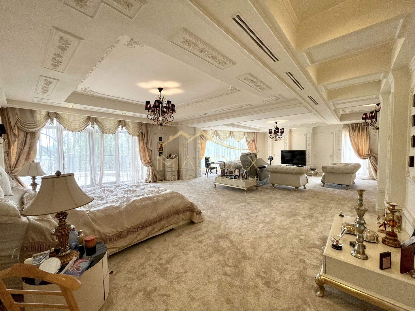 Impressive Villa *1500 SQM usable* 2613 SQM land / Open to the lake - Poză 26