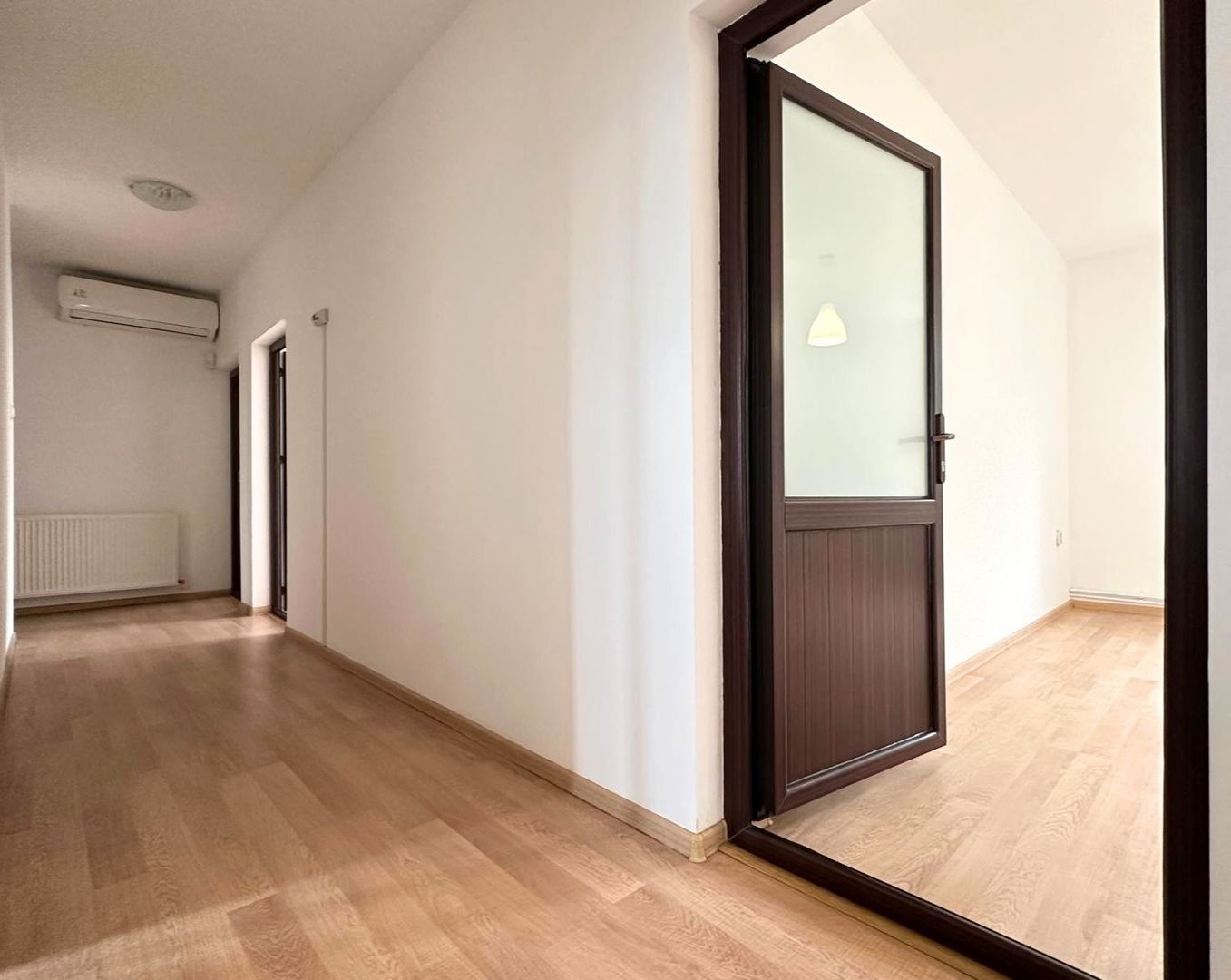 Casă complet renovată cu 4 camere și garaj generos Băneasa, Sector 1 - Poză 12