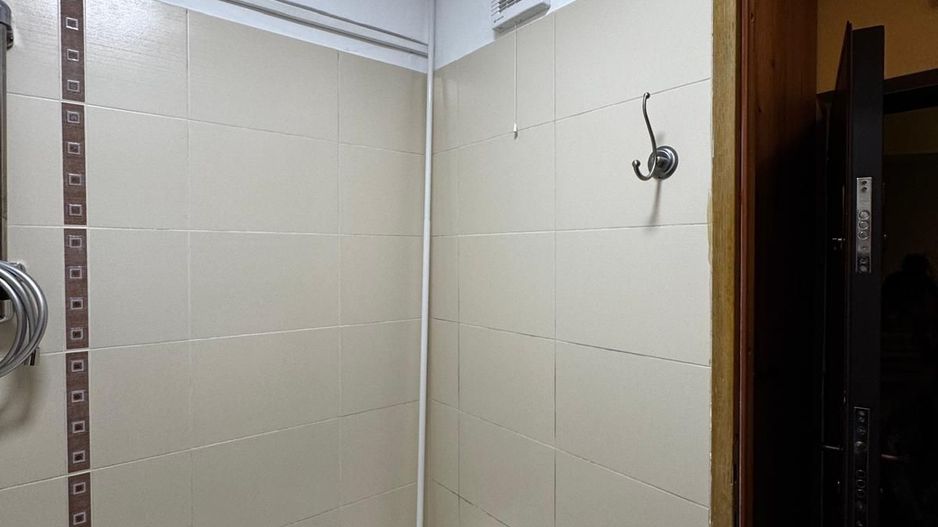 Garsoniera Centrul Civic bloc de apartamente - Poză 16