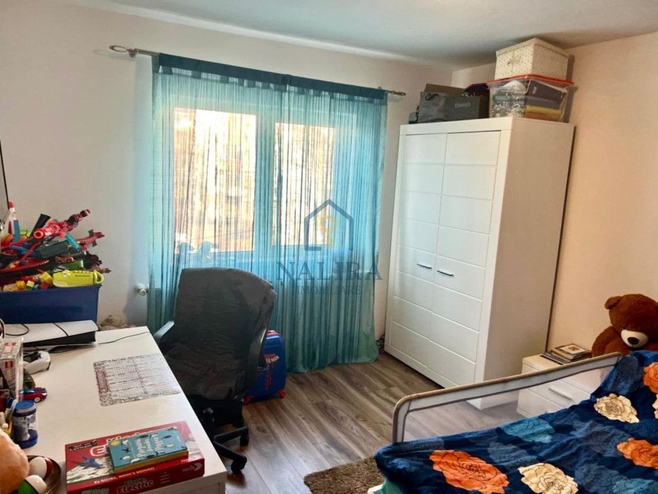 Vanzare apartament - 3 camere  - etaj intermediar - Paltinisului - Poză 10