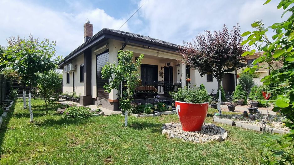 Parter cu structură pentru etaj, curte amenajată și organizare impeca - Poză 41