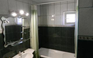 Apartament lux, zona Piata Victoriei, 4 camere , 2 bai, centrala termica  terasa - Poză 7