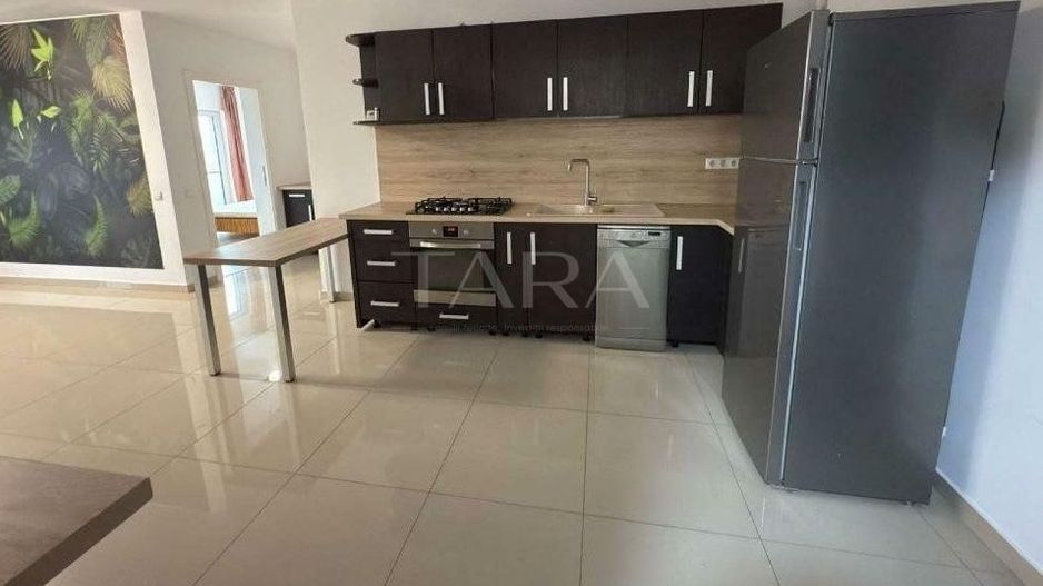 Vânzare apartament cu 3 camere, imobil nou, cu lift. - Poză 1