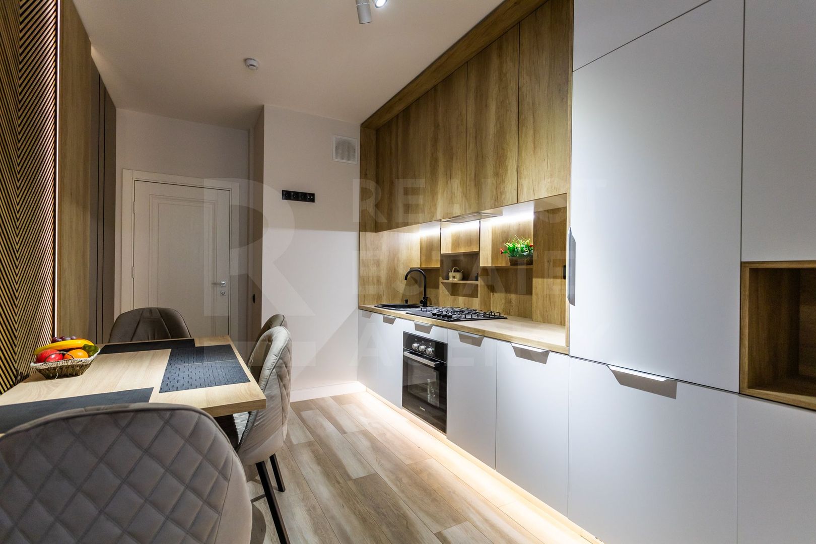 Vânzare, apartament, 3 camere, strada Ion Buzdugan, Buiucani - Poză 1