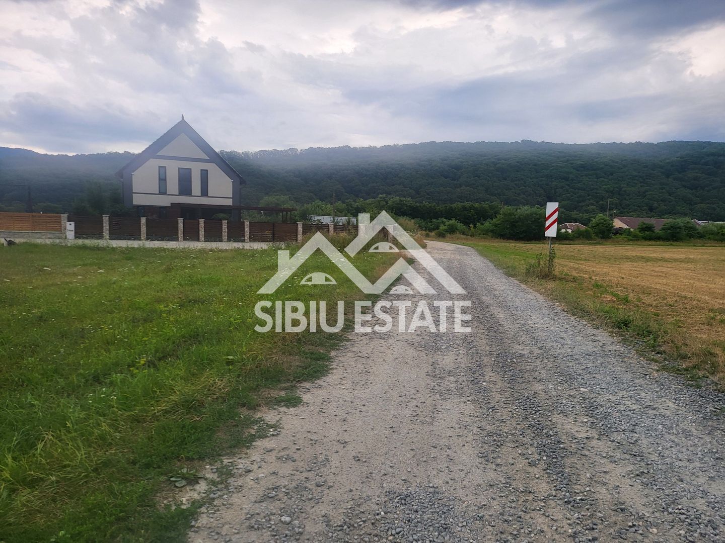 Teren intravilan de vanzare aflat la 15 km de Sibiu - Poză 4