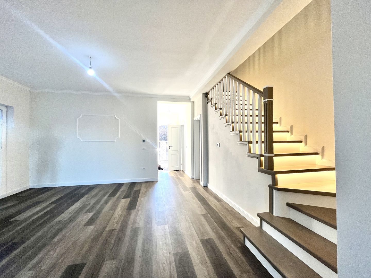 Duplex premium în Moșnița Nouă, separat prin camera tehnică, P+ 1 etaj - Poză 2