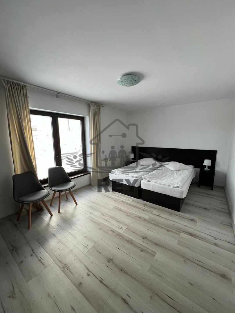 Vila / Hotel de vânzare în Păltiniș - Poză 6