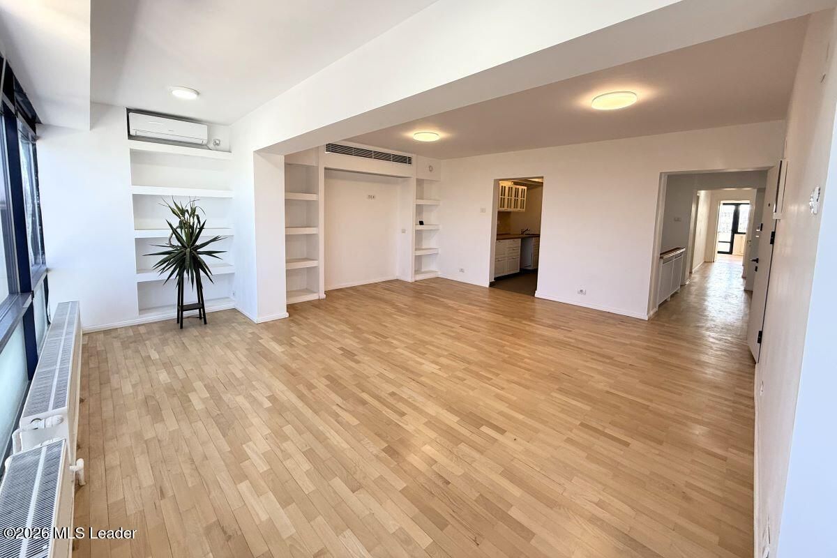 Polona - Duplex 256 mpu, 6 camere, etaje 6+7, panorama, terase 52 mp - Poză 21