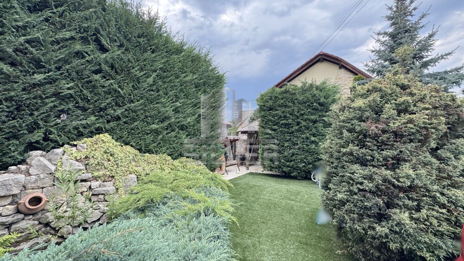 Casa individuala cu teren de 354 mp. - Poză 1