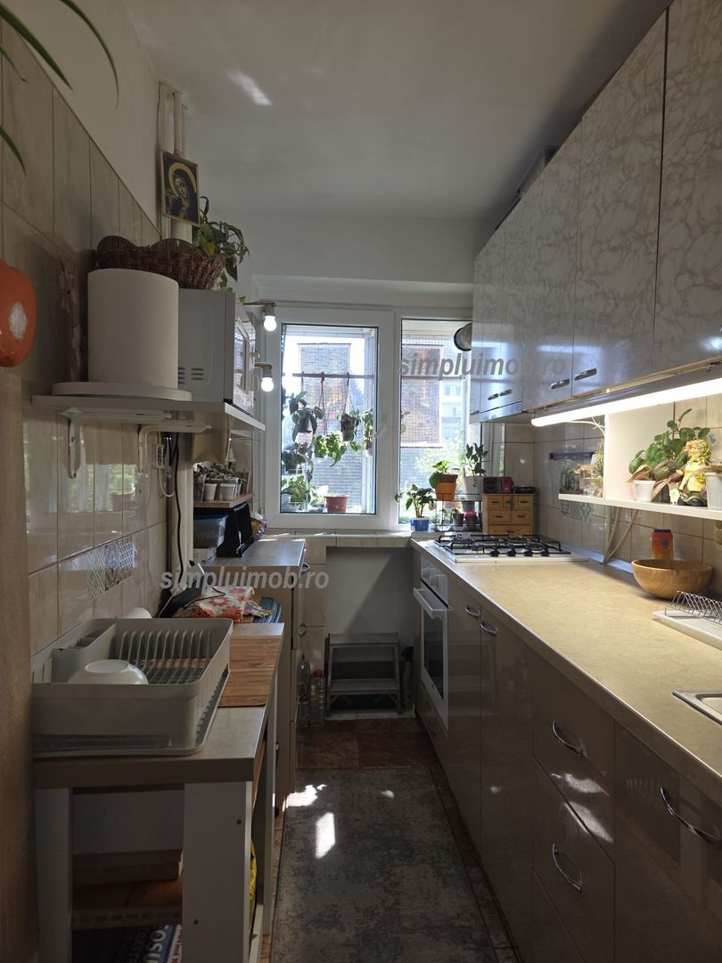 3 camere renovat Brancoveanu stradal Sector 4 - Poză 9