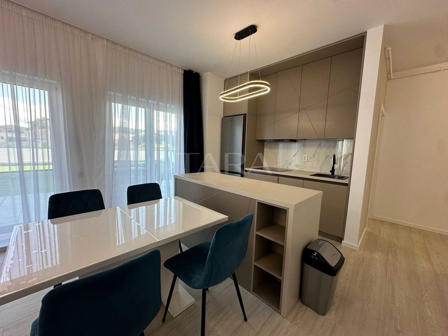 Apartament cu trei caere in Buna Ziua - Poză 1