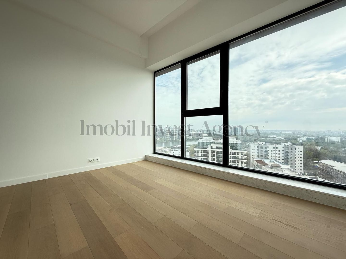 Apartament 3 camere nemobilat in One Verdi Park loc de parcare inclus - Poză 2