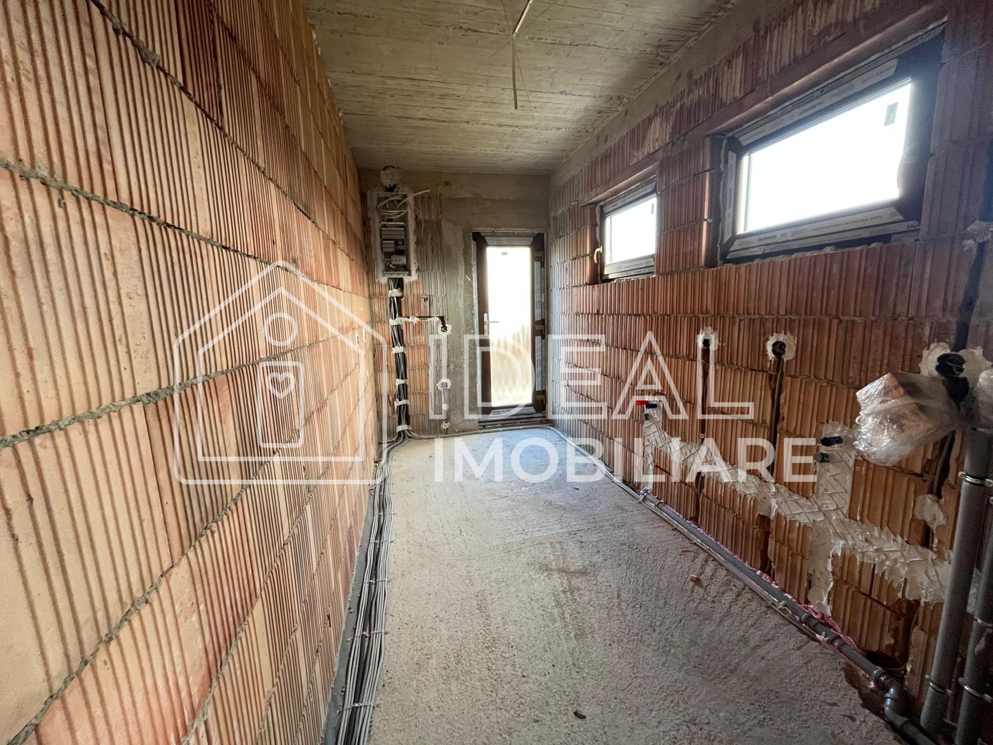 Casa individuala - 125mpu și 270mp curte | Sura Mica - Poză 9