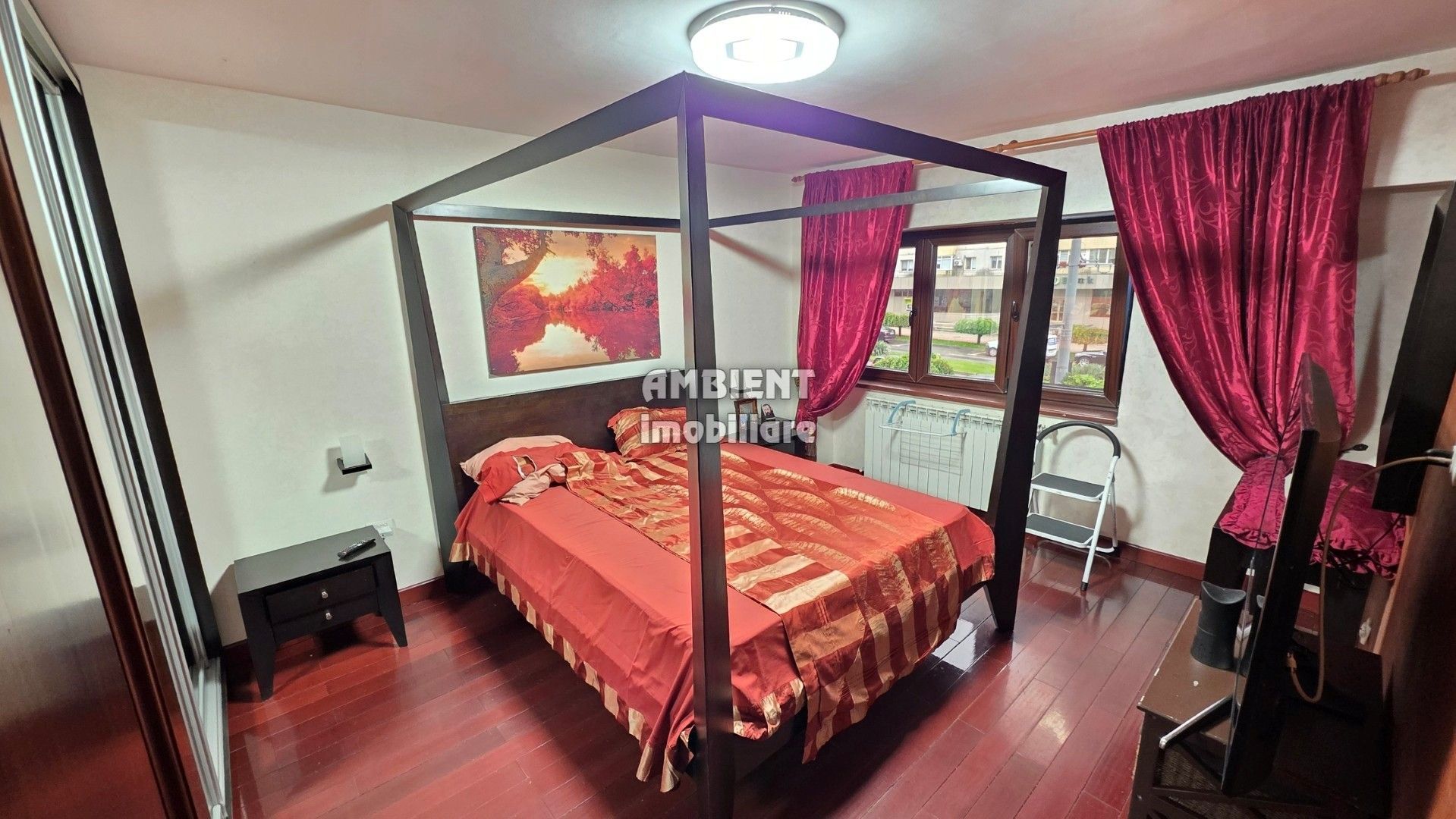 Apartament cu 3 camere transformat in 2 camere, etaj 1,  zona Ultracentral; - Poză 3