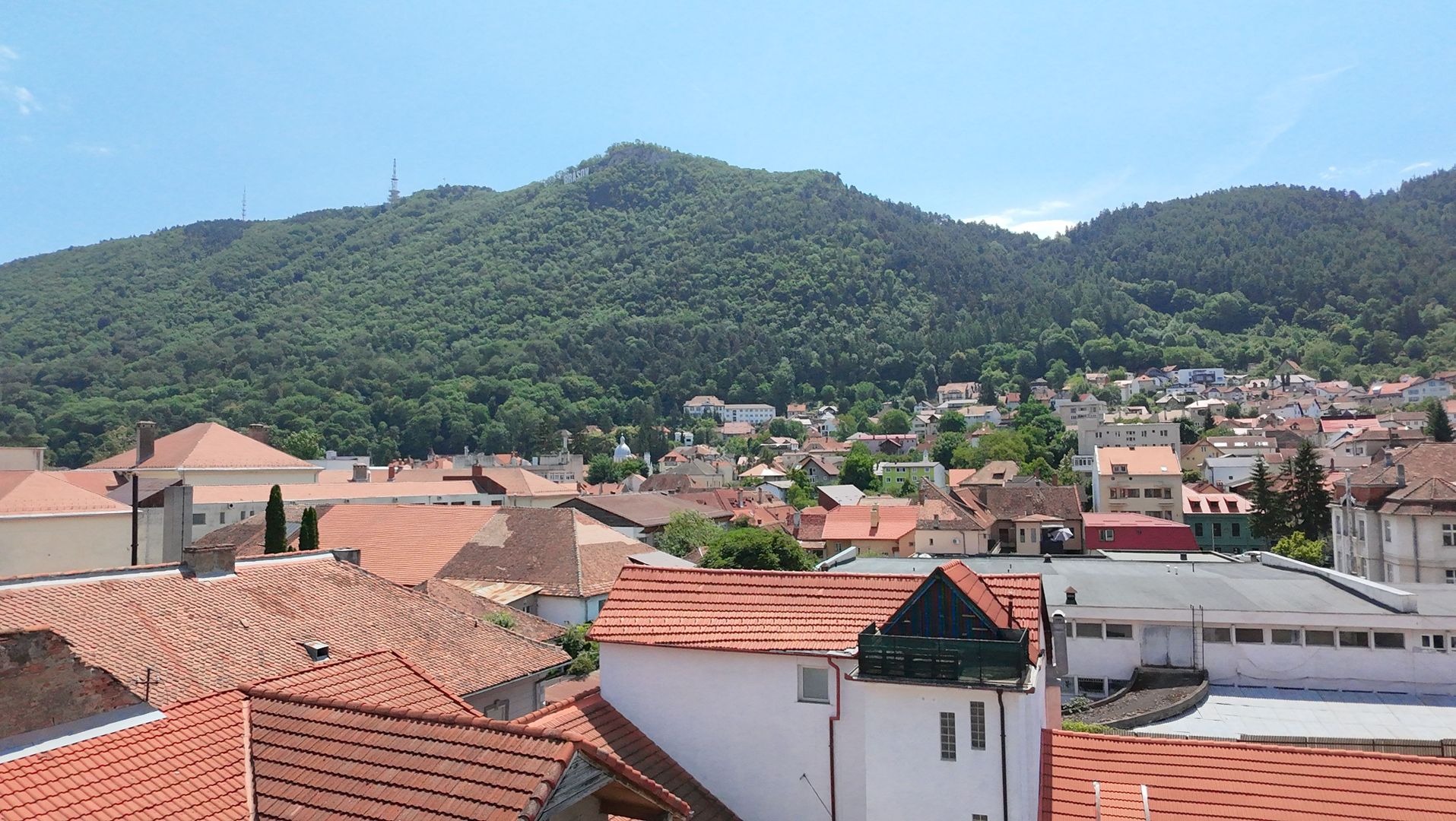 Casă în centrul istoric al Brașovului – 2 intrări, curte comună - Poză 20