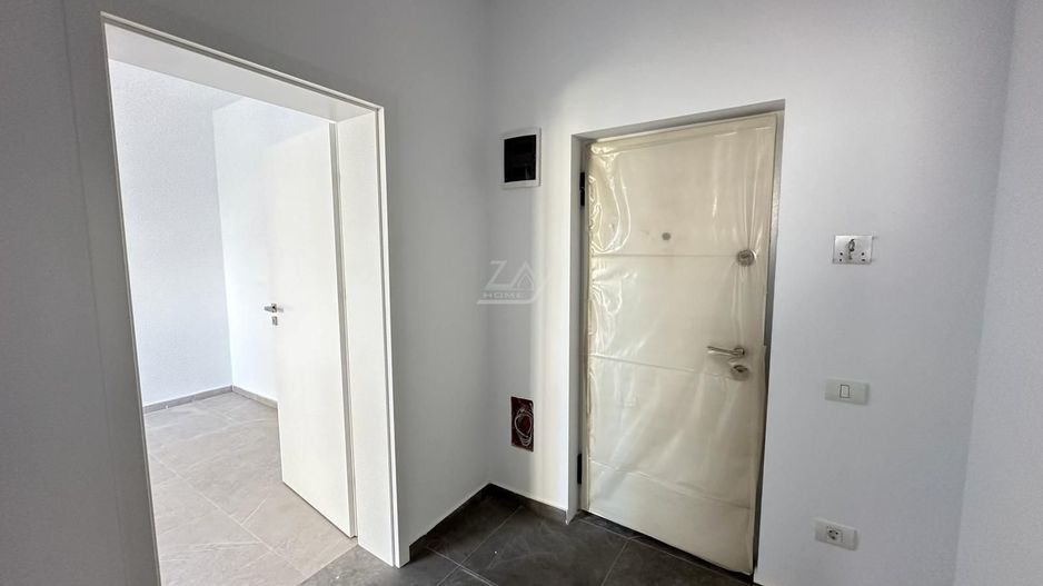 Decomandat. Etaj intermediar. Geam la baie. - Poză 8