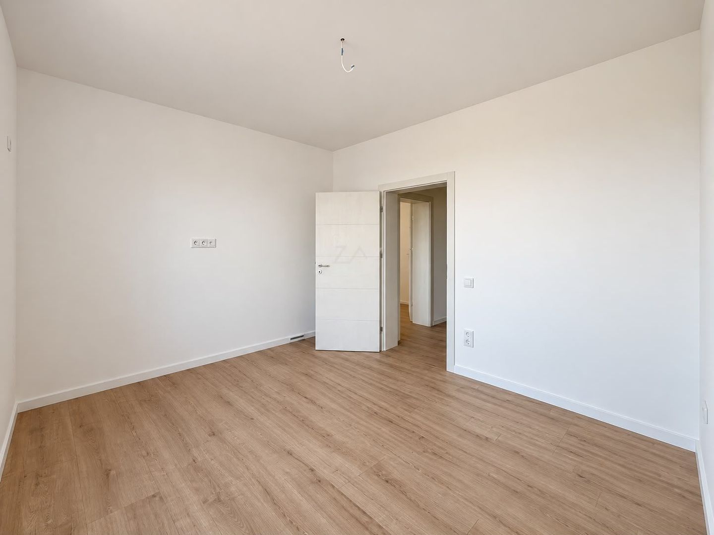 COMISION 0! Duplex finalizat cu 5 camere si 3 bai. Panouri solare. - Poză 17