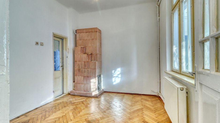 Centru- Casă boierească individuală- 5 camere si  451 mp teren - Poză 15