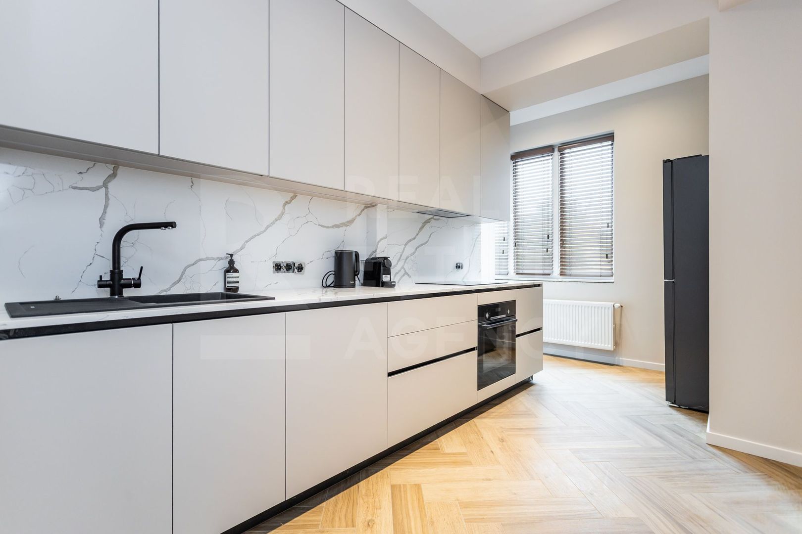 Apartament stilat în centrul diplomatic - Poză 11