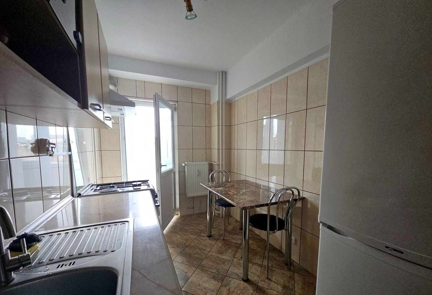Inchiriez 2 camere Piata Victoriei - decomandat (proprietar) - Poză 4