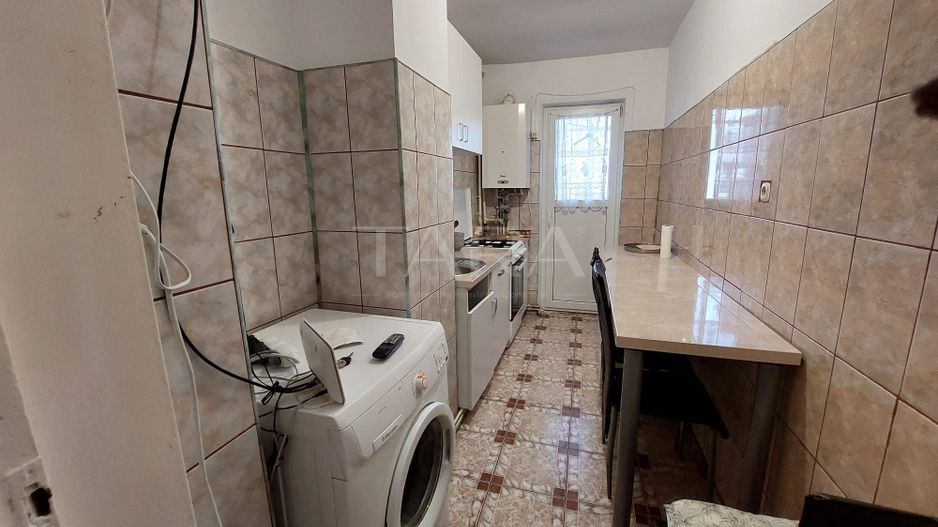 Apartament 4 camere decomandate, etaj intermediar, zonă excelentă. - Poză 4