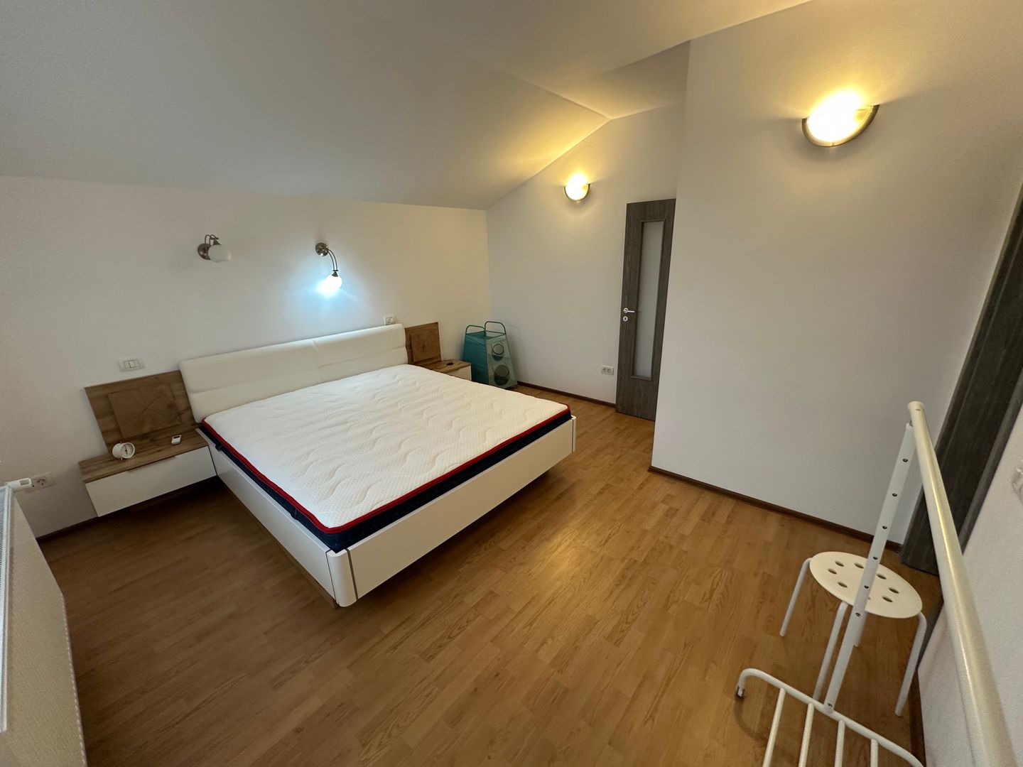 Casă / Vilă cu 4 camere de închiriat în zona Aradului - Poză 18