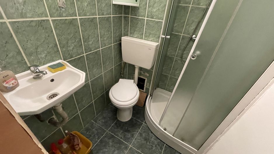 Garsoniera de vanzare-ideala pentru locuit sau investitie - Poză 12