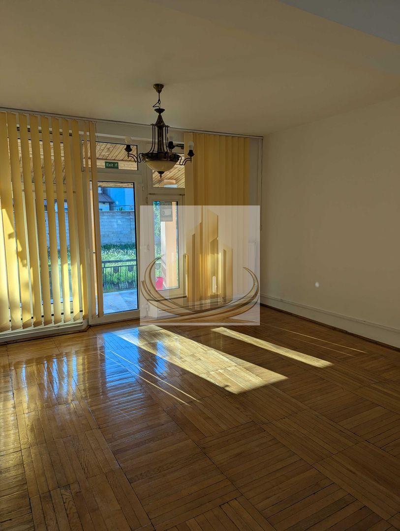 Vilă pentru Activități Comercia –5 Camere, Curte500 MP – Zona Aradului - Poză 3