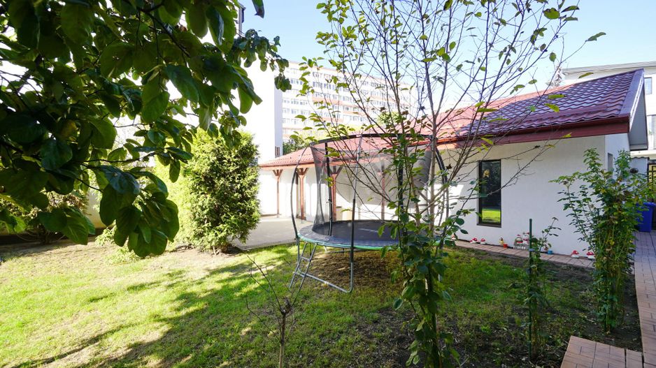 Brancoveanu  P+2, 8 cam, 6 dormitoare, 6 bai, 3 garaje teren 650 mp - Poză 4