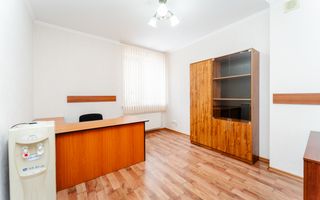 Se oferă spre închiriere casă în centrul orașului, ideală pentru birouri, clinică sau centru educați - Poză 11