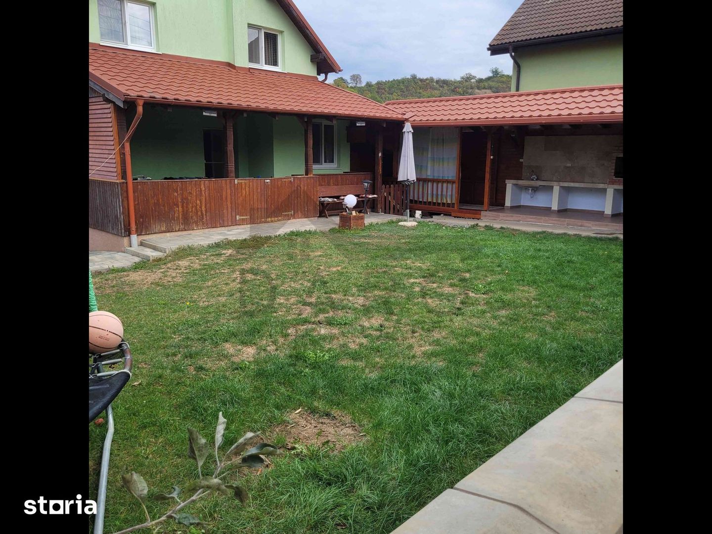 Casă Livezeni 815 mp teren, casa primitoare ,la doar 5 minute de oraș. - Poză 11