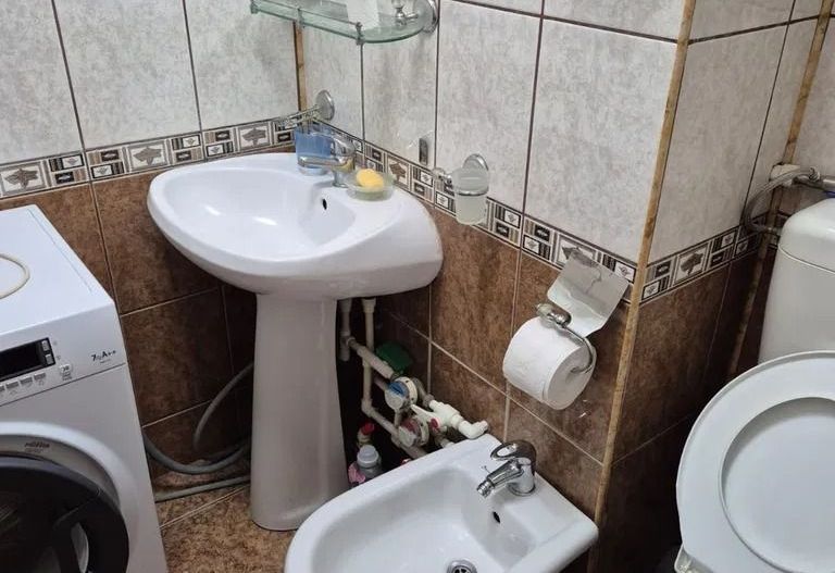 AP. 3 CAMERE CRANGASI, BUCATARIE INCHISA, 83 MP UTILI, CURAT, LIBER - Poză 13