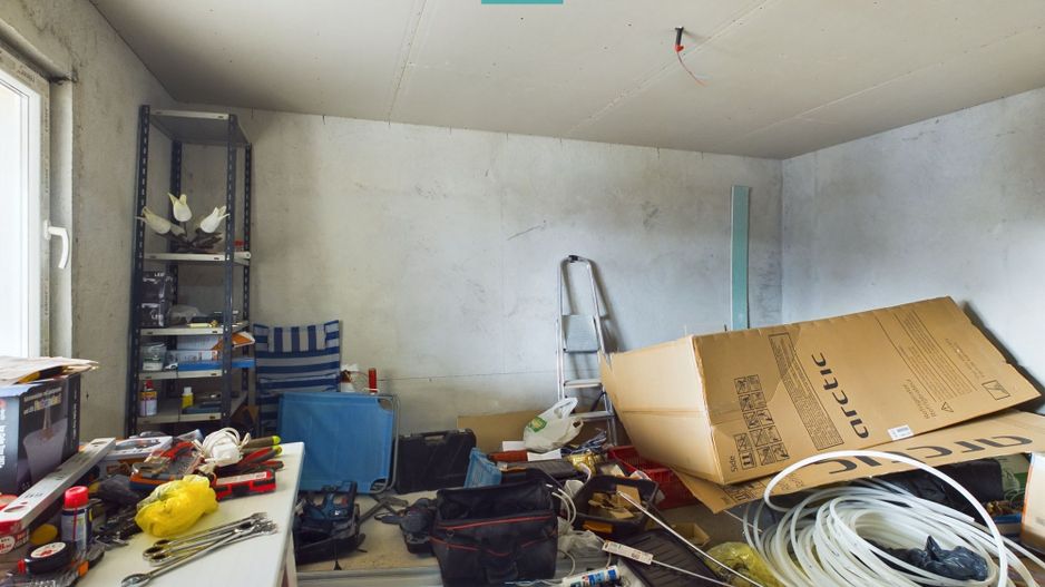 Casă cu 4 camere + anexe   în Șofronea - Poză 11