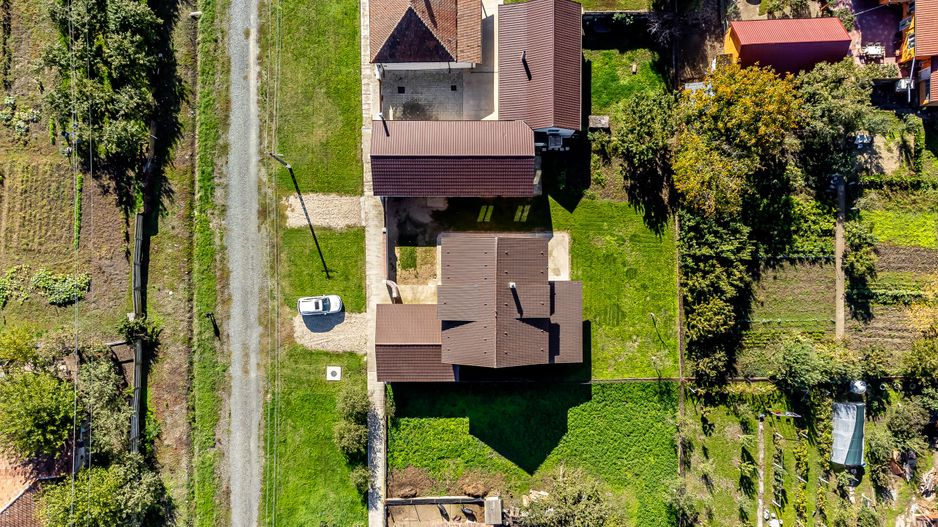 Casa noua 5 camere, la rosu, în Sofronea comision 0 la cumpărare - Poză 11